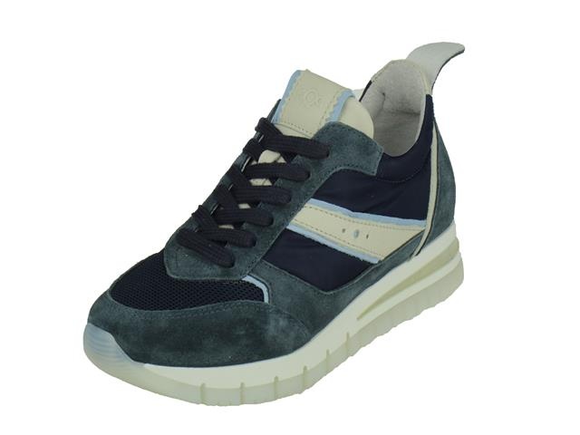 AQA sneaker