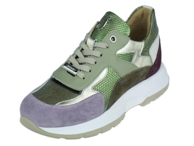 Footnotes-sneakers-Naomi1
